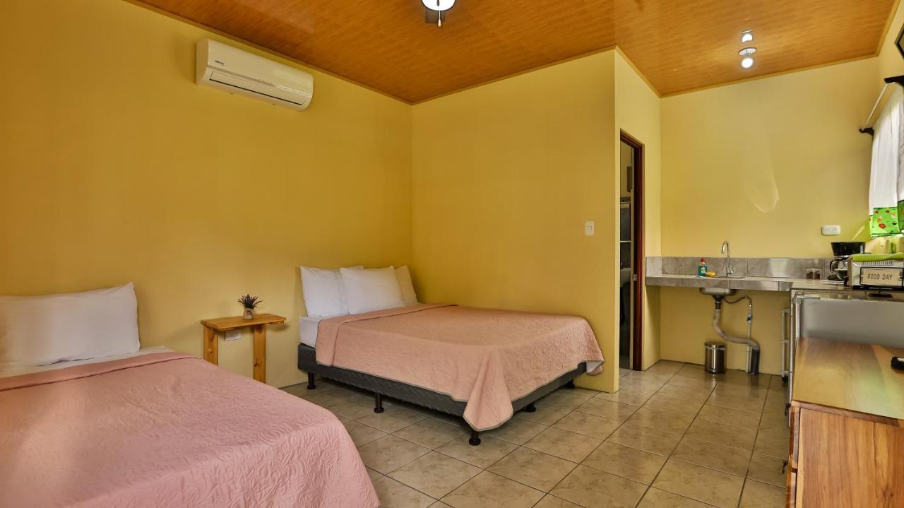 Chongos Place Hotel La Fortuna Екстериор снимка