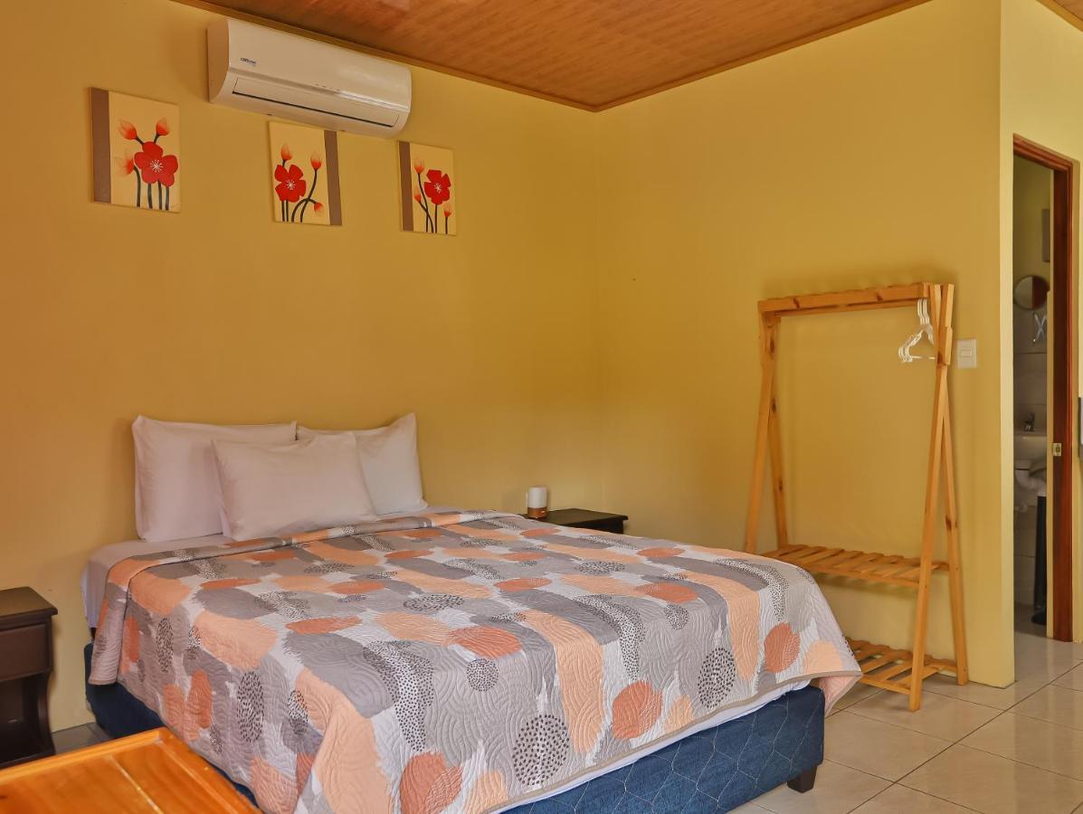 Chongos Place Hotel La Fortuna Екстериор снимка